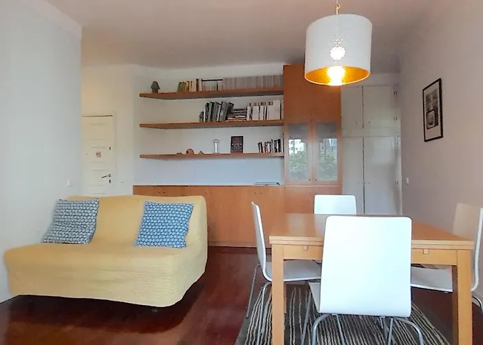 City Flat Near The Sea *